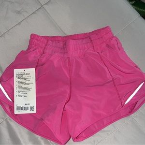 Lululemon Hotty hot LR short 4”*lined. Size 2
